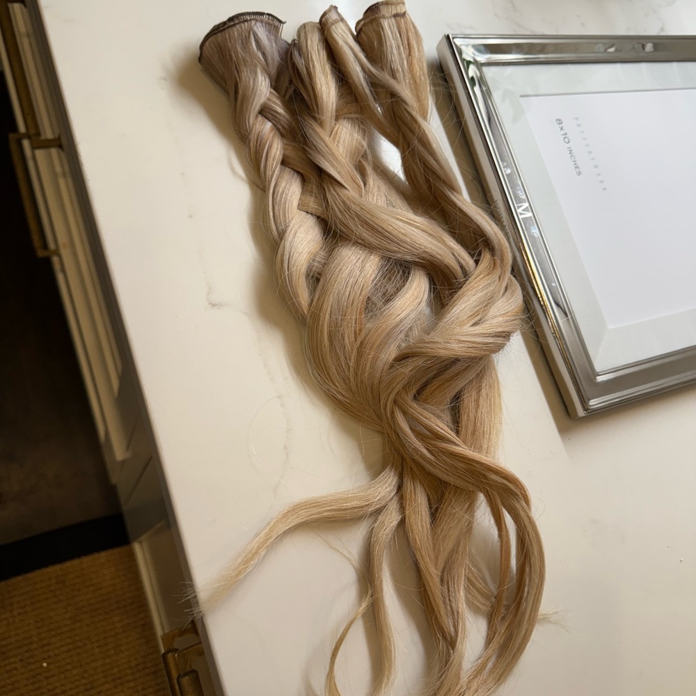 10 wefts of covet and mane Natural Blonde Hair Extensions 22 inch